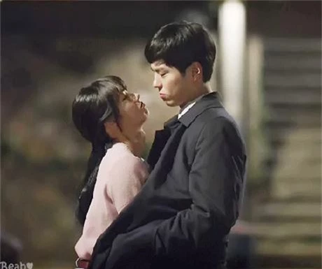Thánh bị đổ vỏ mới nổi Kbiz Park Bo Gum: Bị thành tiểu tam, hẹn hò tiền bối hơn 22 tuổi, có tiếng mà không miếng - Ảnh 4.
