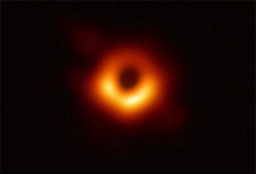 Hình ảnh của hố đen được các nhà khoa học tiết lộ hôm 10/4. Ảnh: UPI.