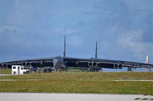 Bắt đầu từ hôm 28/7 vừa rồi, truyền thông thế giới đã chú ý tới sự xuất hiện của một vài máy bay ném bom tại Sân bay Quân sự Andersen trên đảo Guam. Nguồn ảnh: AFmil.