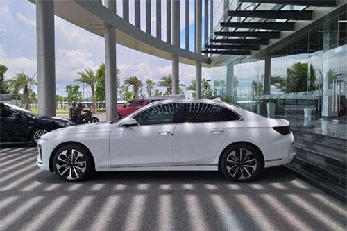 Chi tiết xe VinFast Lux A2.0 phiên bản thương mại, giá ưu đãi 990 triệu đồng