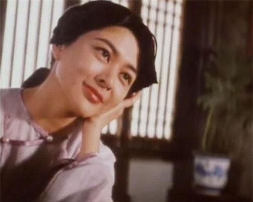 Hé lộ gây sốc về nhan sắc thực của vợ yêu Hoàng Phi Hồng