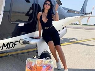 Fan "bấn loạn" trước loạt hình của bạn gái C.Ronaldo