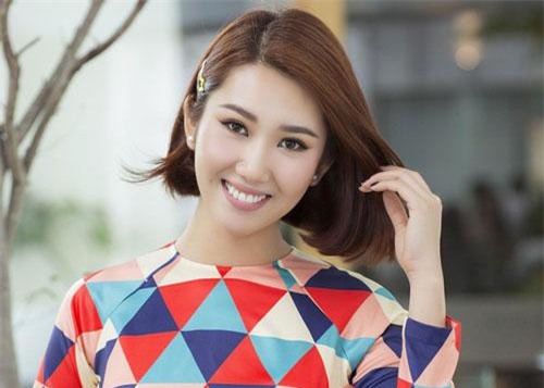 Thúy Ngân diện áo dài họa tiết rực rỡ nổi bật nhất họp báo