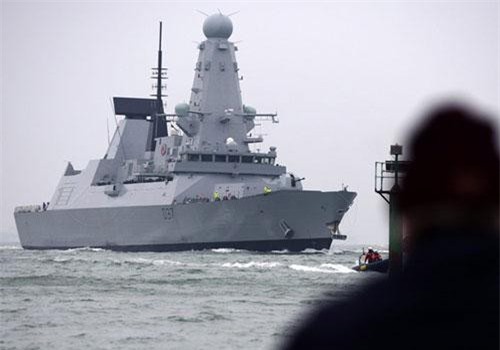 Mạnh khủng nhưng sao siêu hạm Anh không dọa nổi Iran?