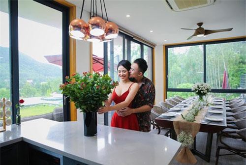 Hoàng Anh Vũ (Về nhà đi con) lần đầu công khai ảnh tình tứ bên bạn gái nóng bỏng sau hơn 1 năm hẹn hò
