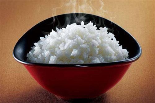 Khi nấu cơm, chỉ cần thêm thứ này đảm bảo cơm ngon, dẻo mà không bị dính
