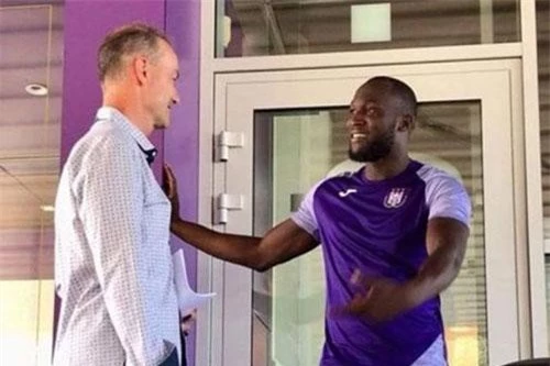 Lukaku bị phạt vì tự ý tập luyện cùng CLB Anderlecht 