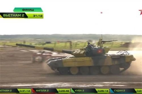 Xe tăng Việt Nam về đích với thành tích 31 phút 12 giây. Nguồn ảnh: Tzvezda.ru