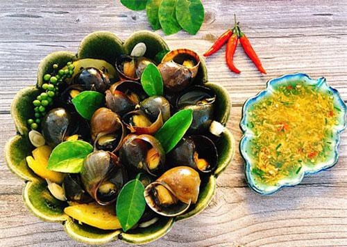 Hướng dẫn cách làm món ốc xào dứa và tiêu xanh mới lạ