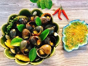 Hướng dẫn cách làm món ốc xào dứa và tiêu xanh mới lạ