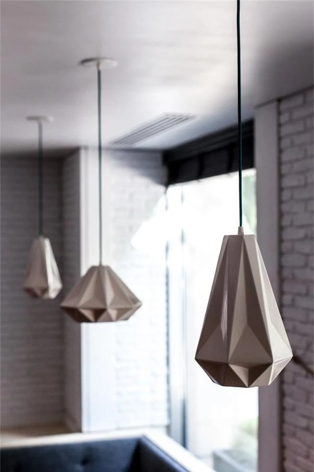 Thiết kế đèn chiếu sáng độc đáo này sẽ giúp nhà bếp của bạn sang trọng và đẳng cấp hơn.