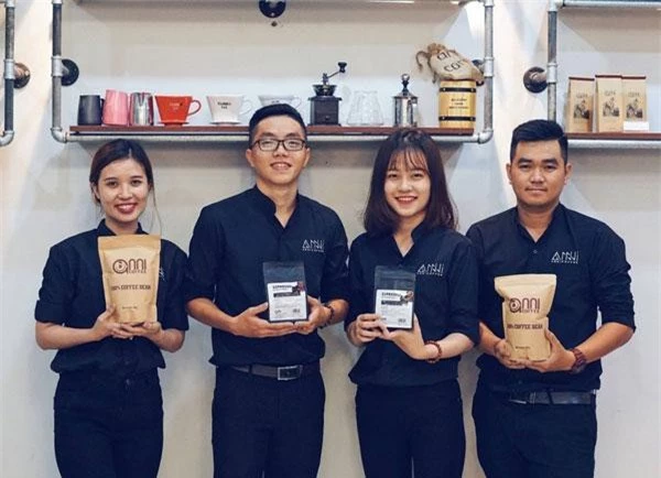 Hiện Anni Coffee đang được phân phối tại 60 cửa hàng, điểm bán lẻ ở 20 tỉnh, thành phố trên cả nước. Đồng thời, sản phẩm có mặt ở hầu hết các kênh thương mại điện tử lớn (Tiki, Lazada, Sendo, Shopee, Adayroi…). Ảnh: gov.vn