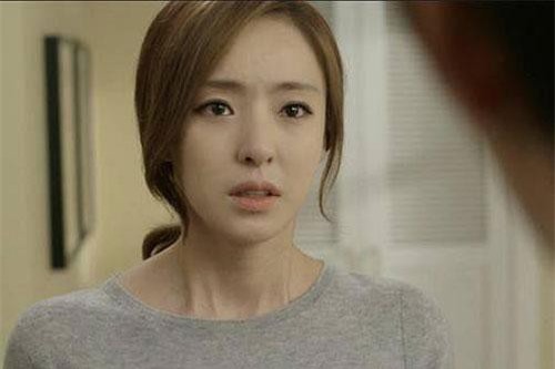 Vừa sinh con gái đầu lòng mẹ chồng đã lạnh lùng nói câu ‘nhà này vô phúc’