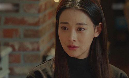 Thấy con dâu được đồng nghiệp nam chăm sóc, mẹ chồng phản ứng kì lạ rồi buông 1 câu "chất như nước cất"