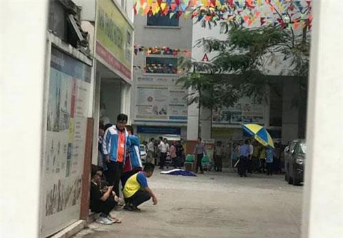 Nam thanh niên rơi lầu tử vong trong sân trường Đại học HUTECH