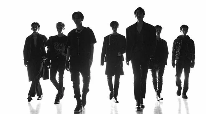 Cùng ngày ra mắt đội hình boygroup khủng của SM, Baekhyun (EXO) thiết lập kỷ lục bán chạy album nhất lịch sử Kpop - Ảnh 3. Cùng ngày ra mắt đội hình boygroup khủng của SM, Baekhyun (EXO) thiết lập kỷ lục bán chạy album nhất lịch sử Kpop - Ảnh 3.