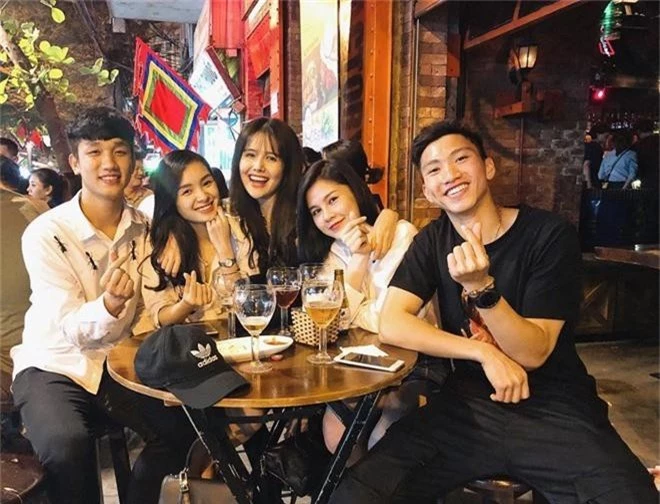 Khi tuyển thủ lại chung team với hot girl, ca sĩ: Chất chơi vậy thì ai mà đọ lại? - Ảnh 13. Khi tuyển thủ lại chung team với hot girl, ca sĩ: Chất chơi vậy thì ai mà đọ lại? - Ảnh 13.