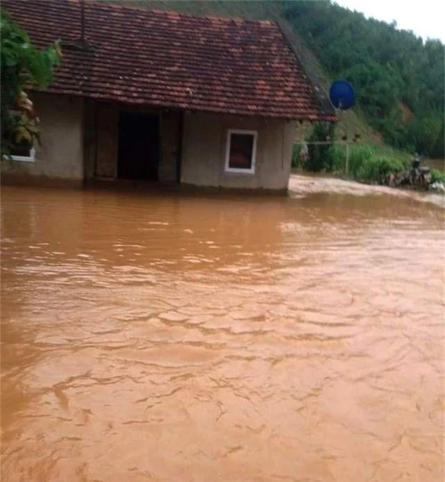 Lũ quét cuốn trôi một công an viên, Đà Lạt nhiều nơi ngập sâu - 5 Lũ quét cuốn trôi một công an viên, Đà Lạt nhiều nơi ngập sâu - 5