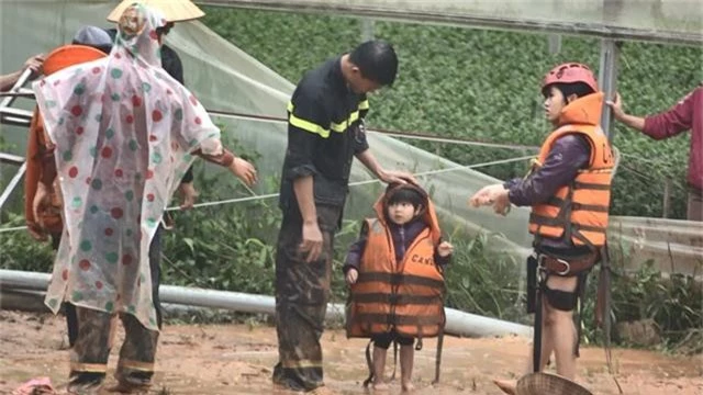 Lũ quét cuốn trôi một công an viên, Đà Lạt nhiều nơi ngập sâu - 7 Lũ quét cuốn trôi một công an viên, Đà Lạt nhiều nơi ngập sâu - 7