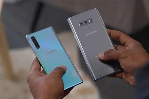 Samsung Galaxy Note 10 Plus và Galaxy Note 9 (phải). Ảnh: Android Central.