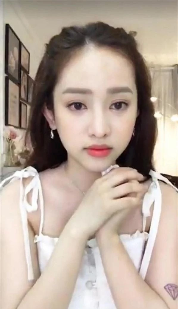 Thuý Vi lộ dấu hiệu lão hoá khi chỉ mới 21 tuổi: Cơ mặt cứng đơ, biểu cảm kém tự nhiên và làn da sần sùi - Ảnh 5. Thuý Vi lộ dấu hiệu lão hoá khi chỉ mới 21 tuổi: Cơ mặt cứng đơ, biểu cảm kém tự nhiên và làn da sần sùi - Ảnh 5.