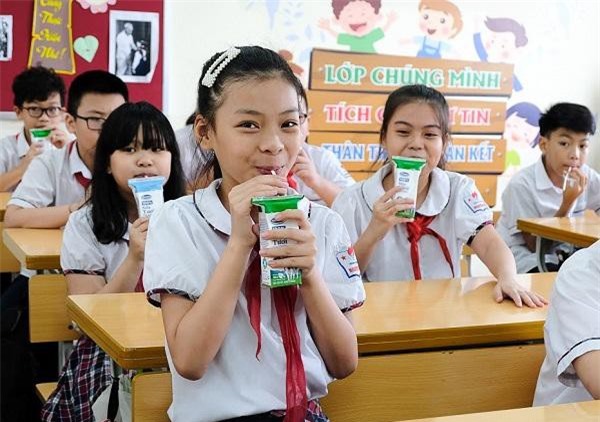 Hà Nội: 87,7% trẻ mẫu giáo và HS tiểu học tham gia chương trình sữa học đường 