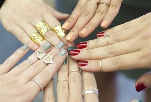 Đeo nhẫn kiểu này: Sự nghiệp thăng tiến đi đâu cũng có người nâng đỡ gặp nhiều Hung hóa Cát