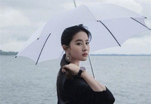 Lưu Diệc Phi xinh đẹp ai cũng biết, nhưng không ngờ giảm cân lại lộ góc nghiêng "cực phẩm" đến thế này