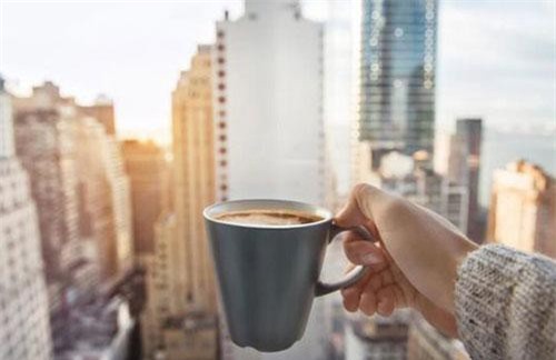 Tại sao không nên uống cà phê khi bụng đói?