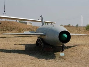 Kỳ lạ tên lửa mang hình dáng tiêm kích MiG-21 của Liên Xô