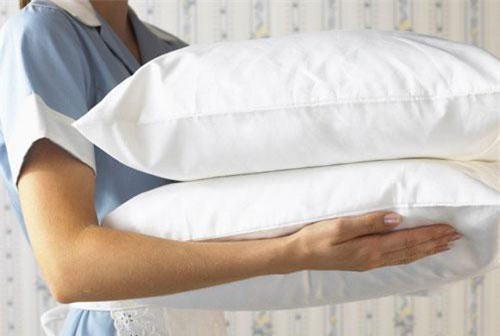 Thả thứ này vào máy giặt, ruột gối ố vàng đến mấy cũng trắng phau như mới lại thơm tho chỉ sau 30 phút