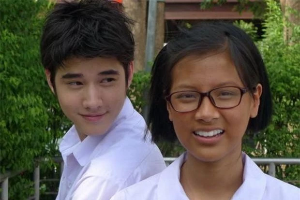 Nam da đen nhẻm, tóc cắt ngắn, mắt ốp đít chai crush chàng hotboy trường học Nam da đen nhẻm, tóc cắt ngắn, mắt ốp đít chai crush chàng hotboy trường học