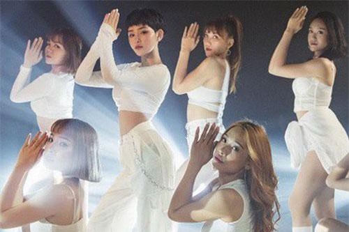 Hiền Hồ để lộ vòng eo săn chắc khiến ai nấy mê mẩn