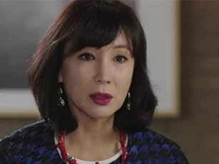 Nghe lỏm cuộc điện thoại của con dâu với bà thông gia, mẹ chồng bỗng quý tôi như vàng và âm mưu đáng sợ phía sau