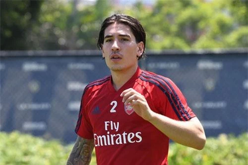 Hậu vệ phải: Hector Bellerin.