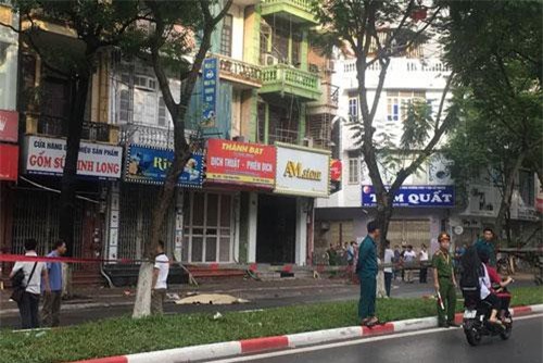 Hà Nội: Đâm vào cây đổ ngang đường, người đàn ông thiệt mạng tại chỗ