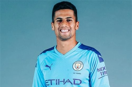 4. Joao Cancelo (Juventus đến Man City, 65 triệu).