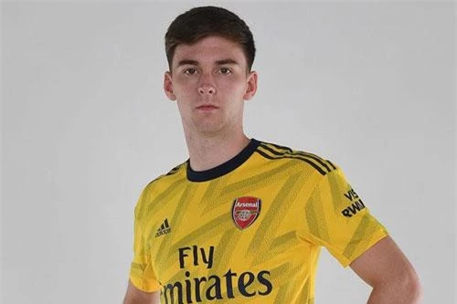 Hậu vệ trái: Kieran Tierney.