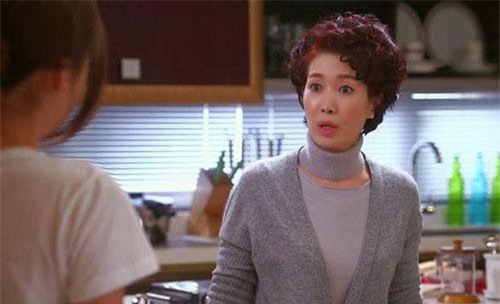 Đang khổ sở vì nghén nhưng lại bị mẹ chồng chê "õng ẹo", nàng dâu đáp một câu khiến bà im re