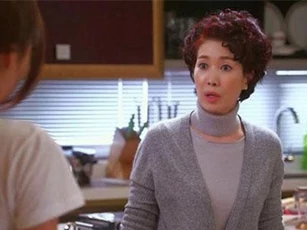 Đang khổ sở vì nghén nhưng lại bị mẹ chồng chê "õng ẹo", nàng dâu đáp một câu khiến bà im re
