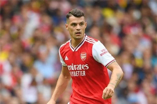 Tiền vệ trung tâm: Granit Xhaka.