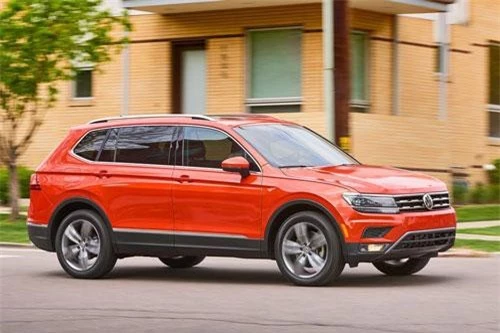 6. Volkswagen Tiguan (doanh số: 374.345 chiếc).