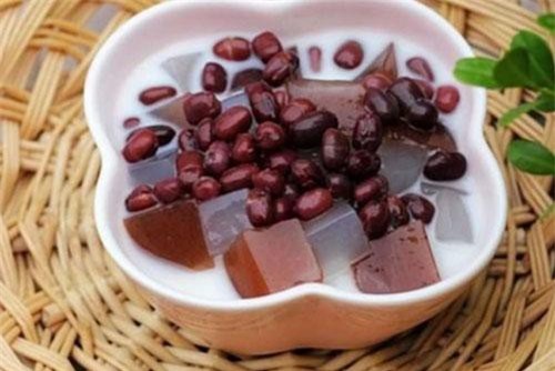 Chè đậu đỏ “cháy hàng” ngày Thất Tịch