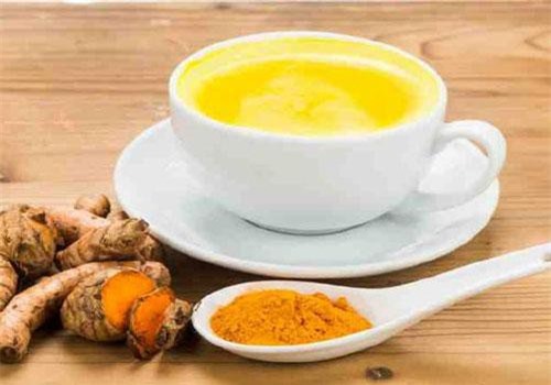 Điều kì diệu xảy ra khi bạn uống sữa nghệ trước khi đi ngủ