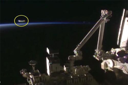 CLIP HOT (9/8): UFO 'thăm dò' trạm Vũ trụ Quốc tế, ngắm xe thiết giáp chiến đấu có sức mạnh công thủ toàn diện nhất thế giới của Israel