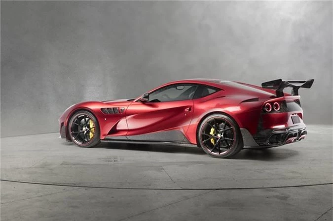 ferrari 812 superfast moi la hon sau khi qua tay hang do mansory hinh 3