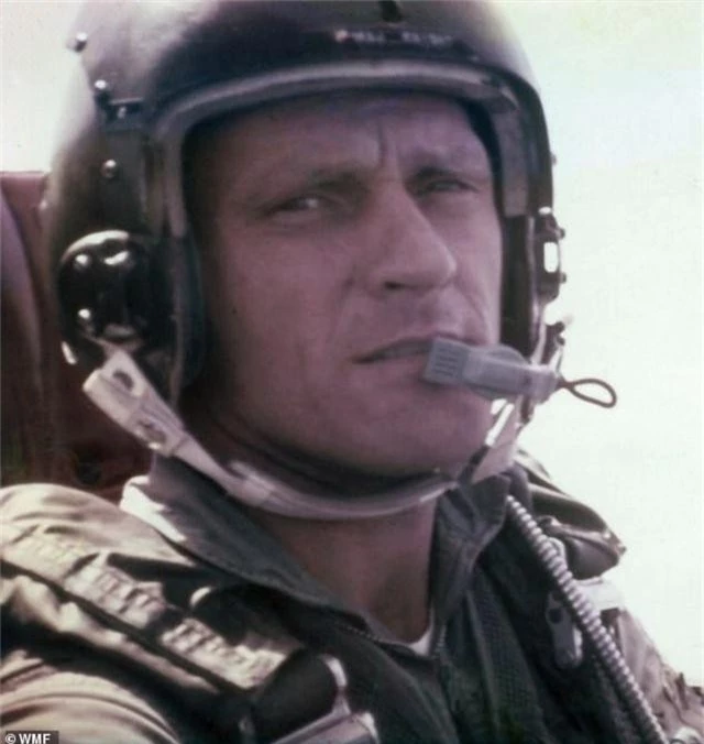 Phi công Mỹ lái máy bay đưa hài cốt cha từng tham chiến ở Việt Nam hồi hương - 3