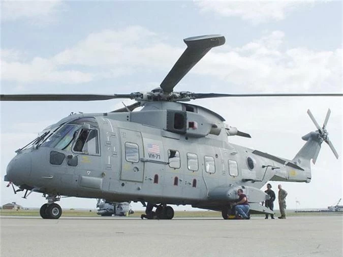 VH-71 Kestrel với giá 241 triệu USD là một biến thể của AgustaWestland AW101 do Lockheed Martin sản xuất. Trực thăng này thực hiện chuyến bay đầu tiên vào tháng 7/2007, nhưng do vượt quá chi phí vận hành và các vấn đề kỹ thuật mà chính phủ Mỹ yêu cầu VH-71 Kestrel phải điều chỉnh thêm. Tuy nhiên, tháng 6/2009, dự án này đã bị hủy bỏ sau khi tổng chi phí cho 28 chiếc trực thăng này tăng lên tới 13 tỷ USD. Tháng 6/2011, những chiếc trực thăng này đã được bán cho Canada với giá 164 triệu USD.