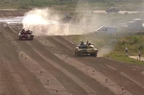 … Bỏ xa đội bạn. Lưu ý rằng, Angola sở hữu số lượng lớn xe tăng T-72 tập luyện trong nước, trong khi Việt Nam phải tập bằng T-54 cải tiến. Ảnh: Tzvezda.ru