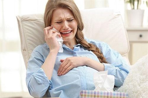 Con dâu vỡ ối mà mẹ chồng vẫn tỉnh bơ nói: "Tự bắt xe mà đi, chạm vào bà đẻ ngày Rằm xui lắm"